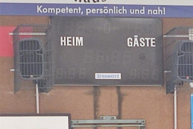 Anzeigetafel beim VfL Brambauer.