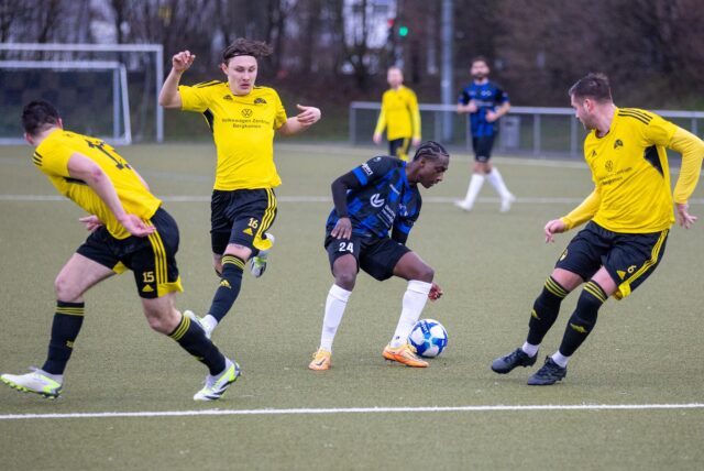 Spielszene von 2024: Der SuS Kaiserau (gelbe Trikots) trifft in der Landesliga 3 wieder auf den Königsborner SV.