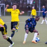 Spielszene von 2024: Der SuS Kaiserau (gelbe Trikots) trifft in der Landesliga 3 wieder auf den Königsborner SV.