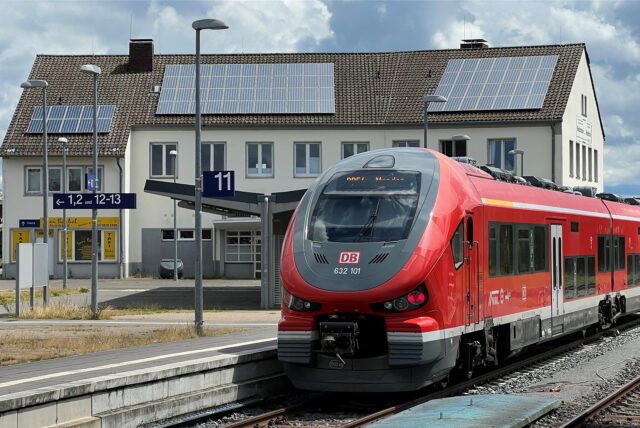 Zug im Bahnhof Fröndenberg