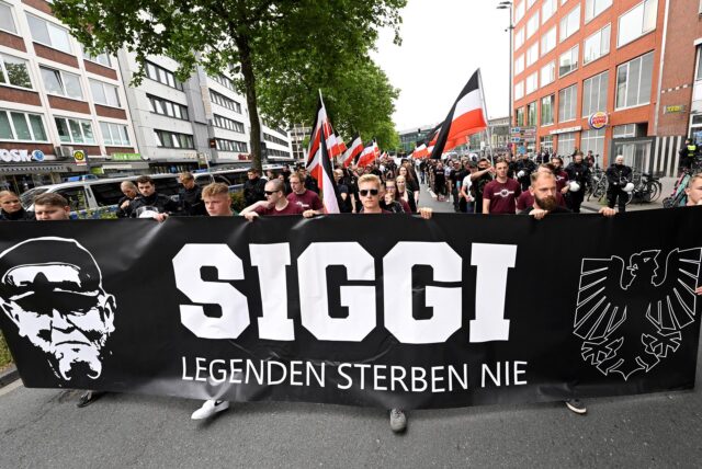 Rechtsextremisten aus Dortmund haben bereits am 5.7. in Münster für ein identifizierendes Grab des 2021 verstorbenen Neonazis Siegfried Borchardt demonstriert.