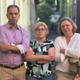 Paulo Pereira, Ana A. und Marika Bergmann blicken mit verschränkten Armen in die Kamera – die Anwohner wehren sich gegen den Drogenkonsumraum.