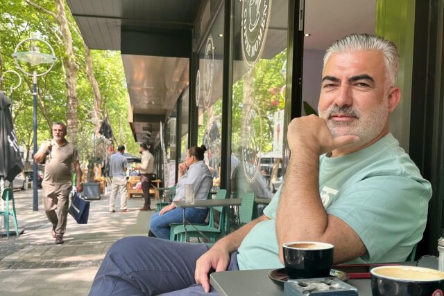 Ercan Kamisli ist der Inhaber des Café Hermans an der Kleppingstraße 22c.