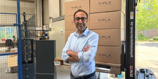 Checrallah Kachouh steht in einer Halle im Technologiepark Dortmund und ist nach seinem Ausscheiden als Geschäftsführer beim Ladesäulenhersteller Compleo mit einer neuen Produktidee zurück.