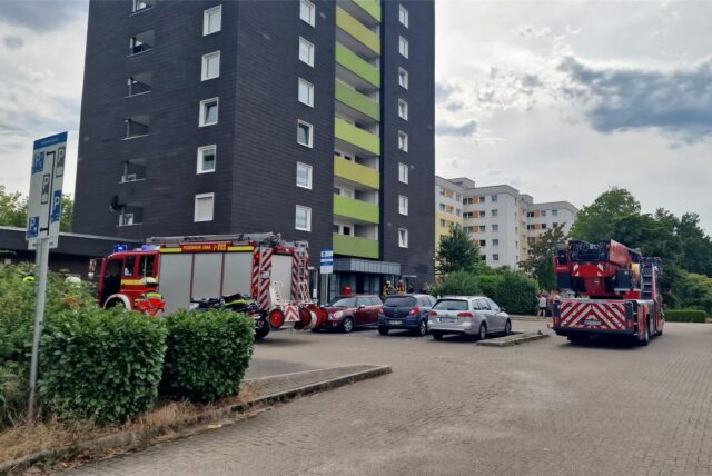 Ein gemeldetes Feuer in einem Hochhaus in Königsborn entpuppte sich als ein brennender Zeitungsstapel im Treppenhaus.