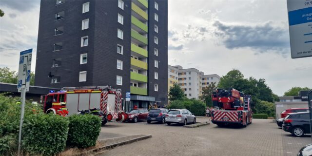 Ein gemeldetes Feuer in einem Hochhaus in Königsborn entpuppte sich als ein brennender Zeitungsstapel im Treppenhaus.