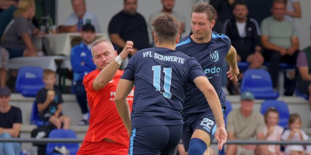 Julian Blume holte beim 1:1 in Schwerte den Elfmeter für RWU heraus.