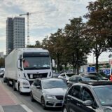 Autos stehen auf dem Königswall im Stau. (Archivbild)