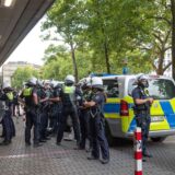 Polizisten vor dem Düsseldorfer Hauotbahnhof.