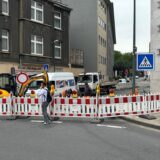 Eine Straße in der Innenstadt ist voll gesperrt.