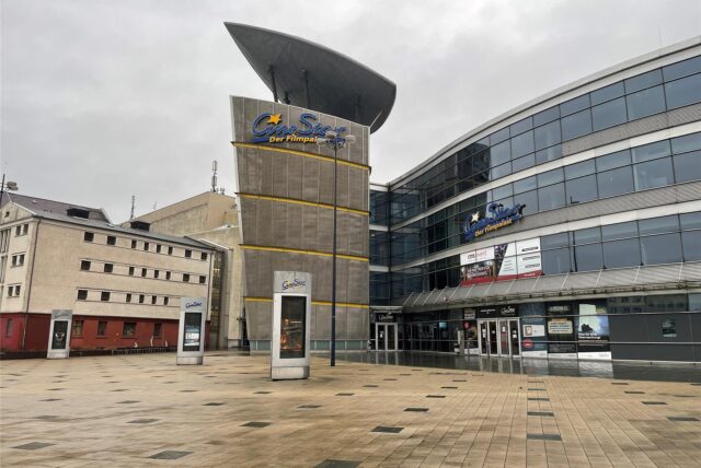 Ein 22-Jähriger ist am Samstag unter anderem ins Cinestar am Hauptbahnhof eingebrochen.