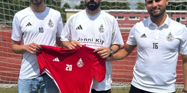 Mansour Yousofi (M.) erzielte in seinem ersten Spiel für den MSC Holzwickede gleich ein Tor.