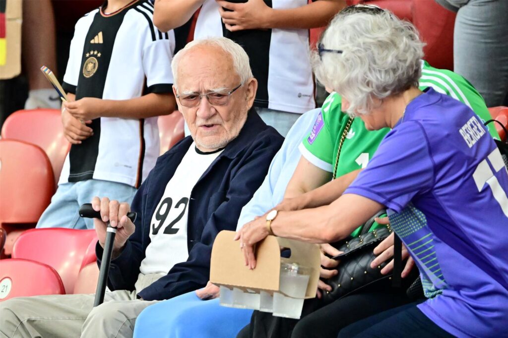 Ann-Katrin Bergers Opa Herbert auf der Tribüne im Letzigrund-Stadion
Ann-Katrin Bergers Opa Herbert auf der Tribüne im Letzigrund-Stadion