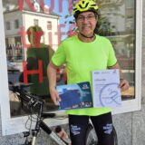 Martin Bischoff steht mit seinem Fahrrad vor dem Schwerter Stadtmarketing.
