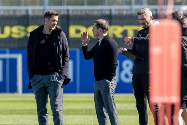 Lars Ricken im Gespräch mit Sebastian Kehl.