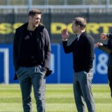Lars Ricken im Gespräch mit Sebastian Kehl.